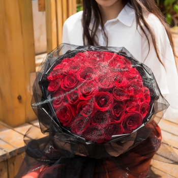 浪漫告白-33朵红玫瑰花束