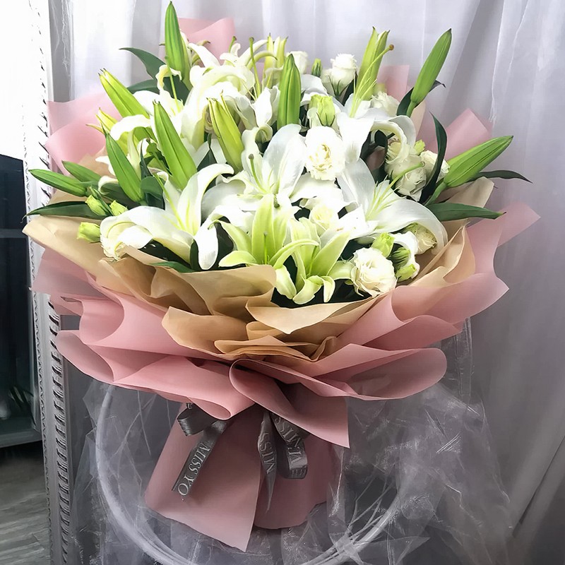 真情7枝多头白百合韩式花束